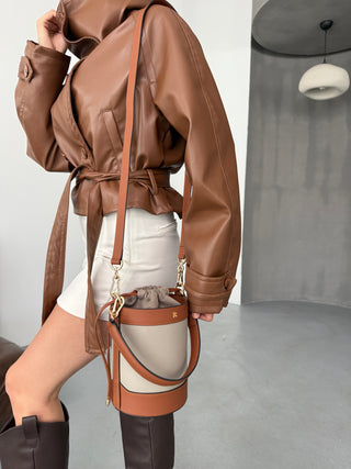 Elegance with natural touches for every season